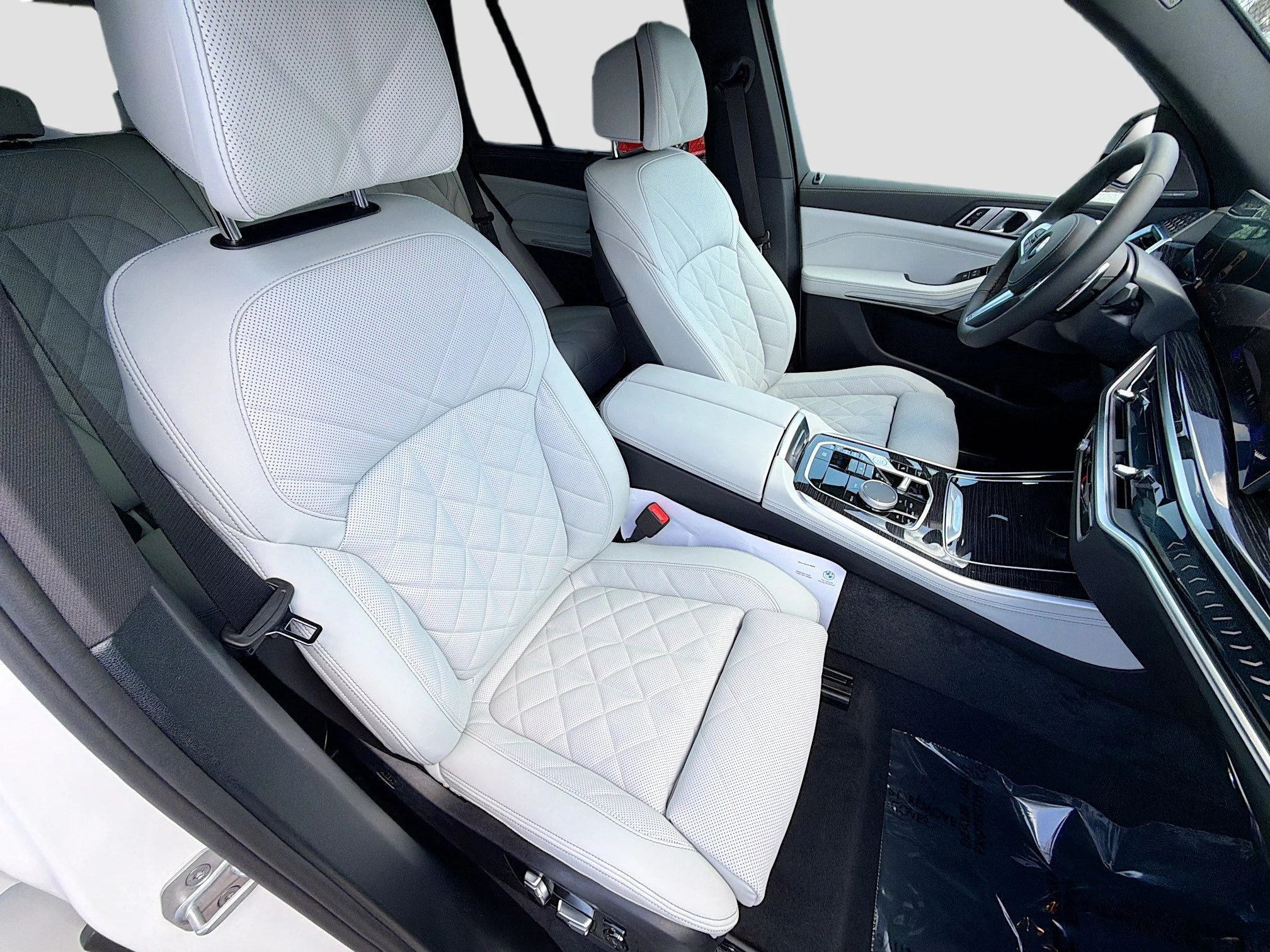 New 2026 Mineral White Metallic BMW xDrive40i image 14