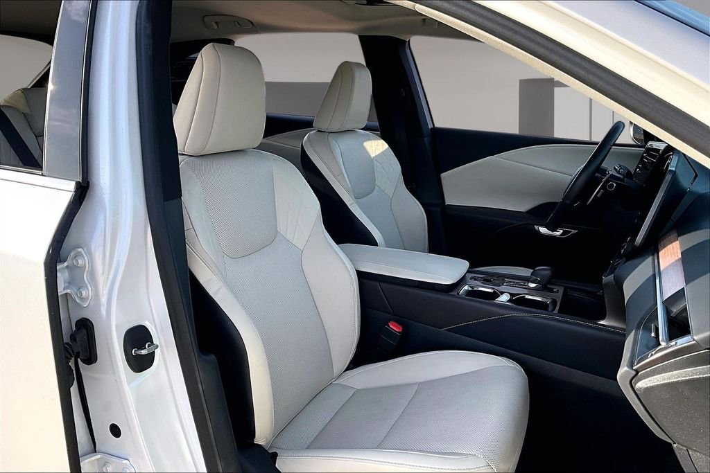 Used 2024 White Lexus 350 Premium image 7