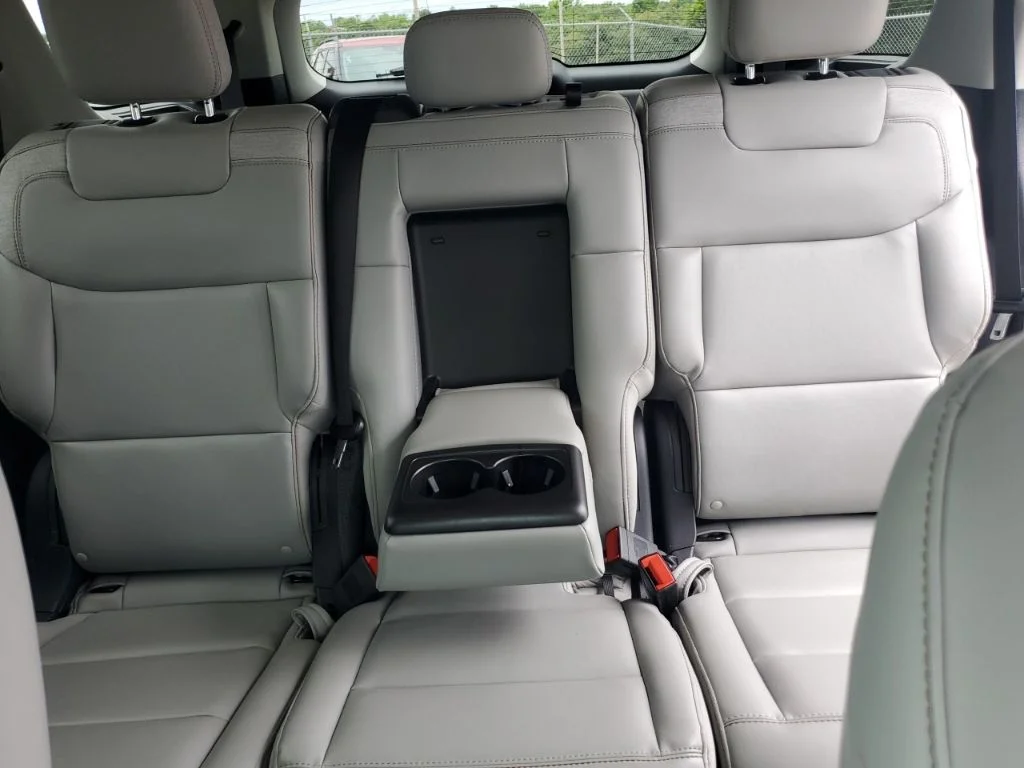 Used 2025 Vapor Blue Ford Active image 9