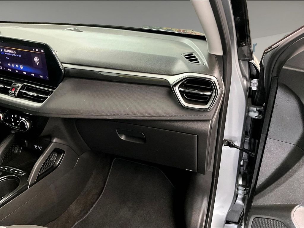 Used 2025 Sterling Gray Metallic Chevrolet LT image 13