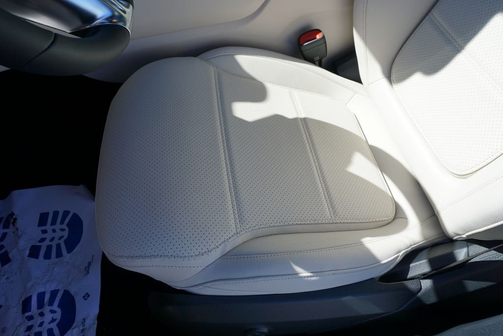 Used 2026 Polar White Mercedes-Benz GLC 300 image 40