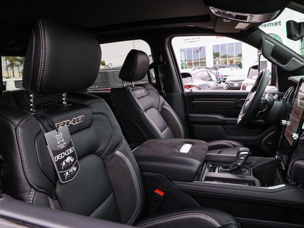 New 2026 Diamond Black Crystal Pearl-Coat Exterior Paint RAM RHO image 19