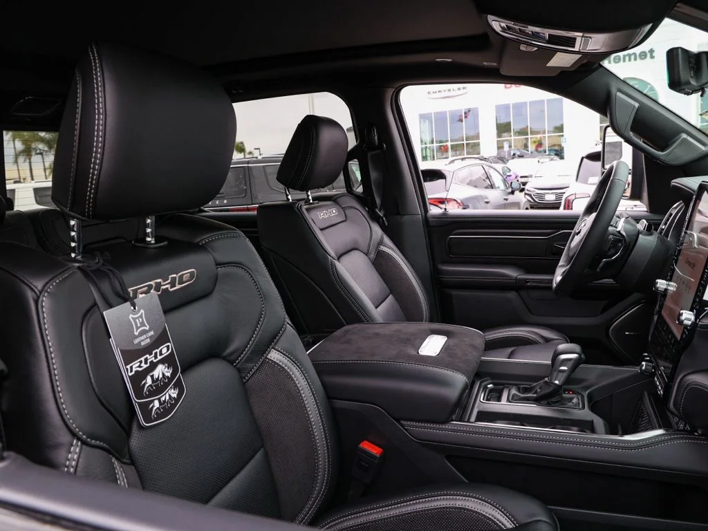 New 2026 Diamond Black Crystal Pearl-Coat Exterior Paint RAM RHO image 19