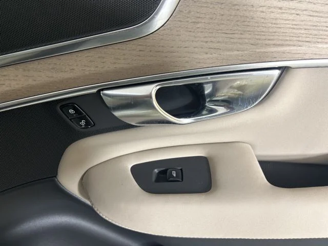 2025 Volvo XC90 Core - Photo 13