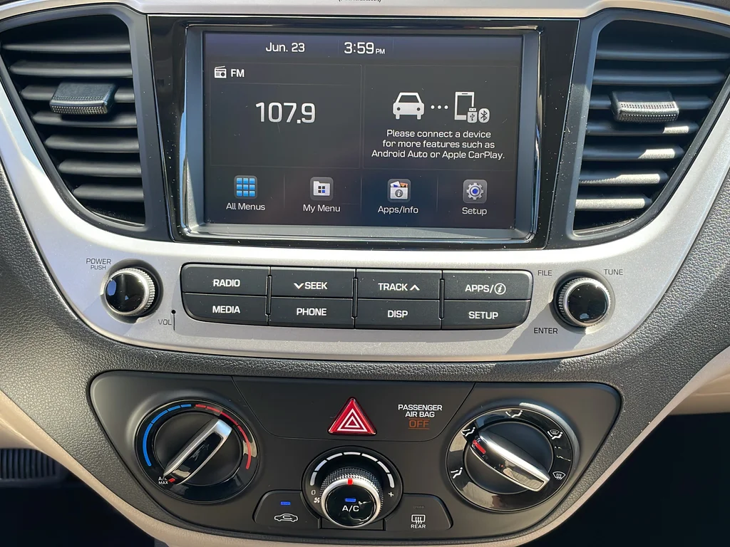 Used 2022 White Hyundai SEL image 32