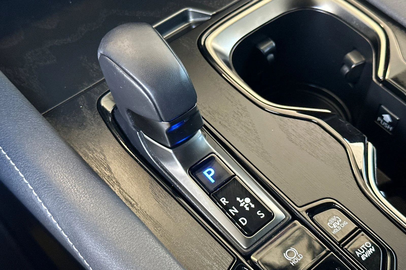 2025 Lexus RX PHEV 450h+ - Photo 18