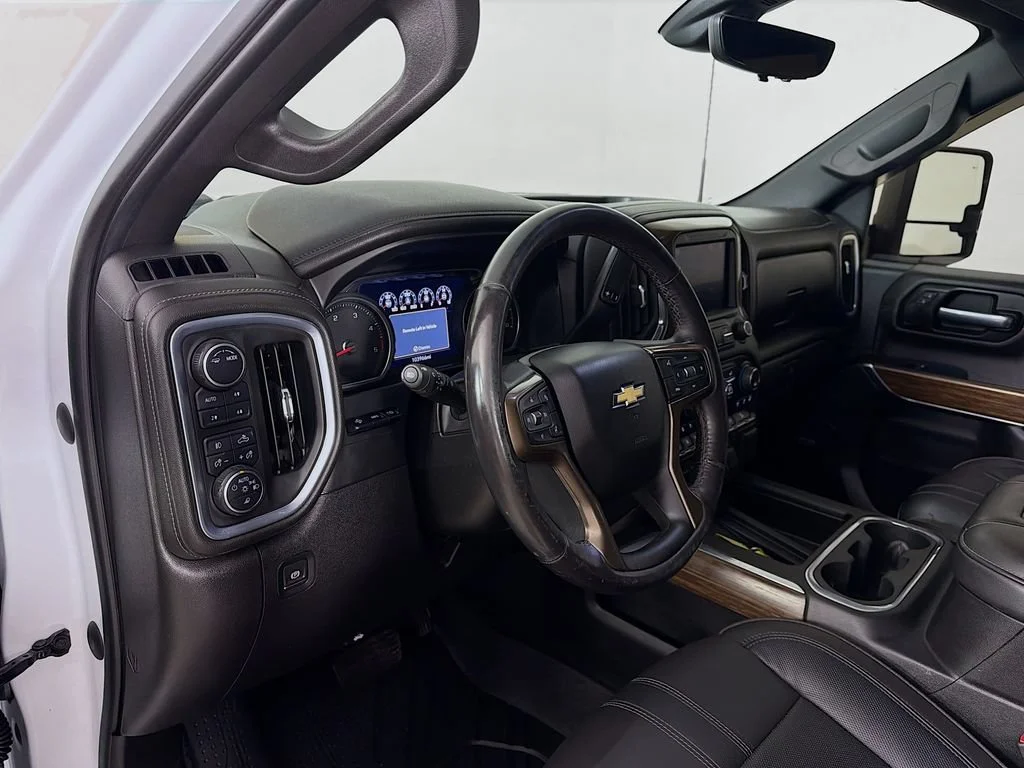Used 2021 Iridescent Pearl Tricoat Chevrolet High Country image 10