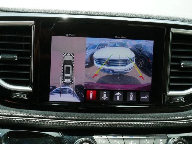 Used 2021 Velvet Chrysler Limited image 32