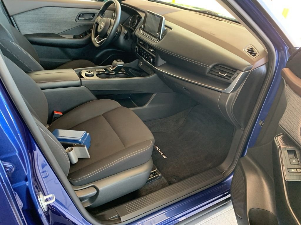 Used 2023 Blue Nissan S image 18