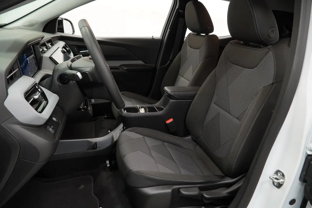 New 2027 Summit White Chevrolet LT image 7