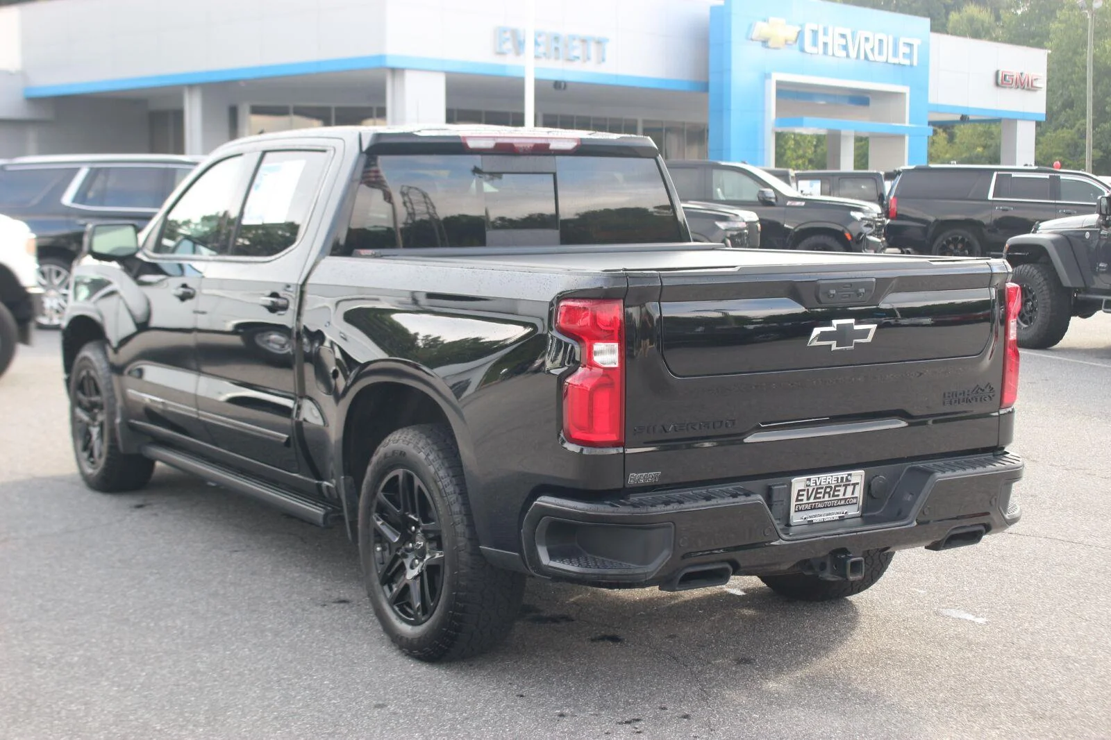 Used 2024 Black Chevrolet High Country image 5