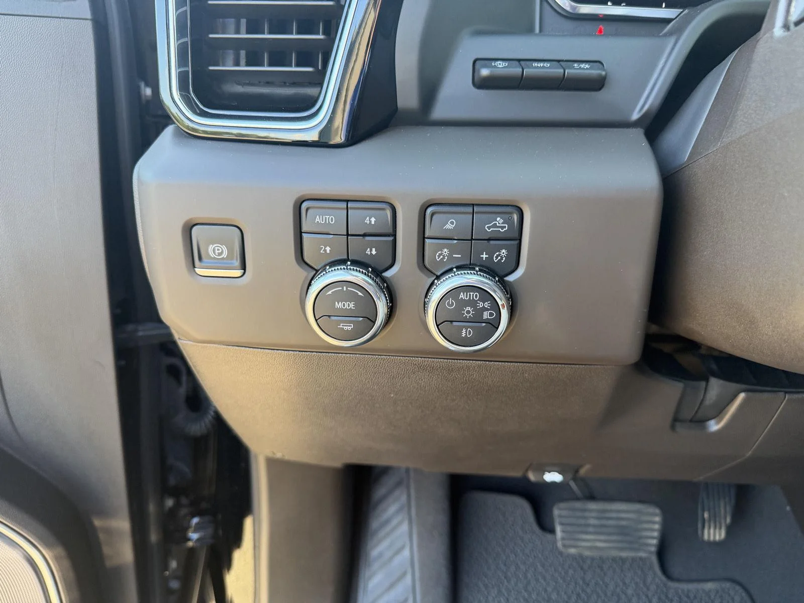 Used 2025 Onyx Black GMC Denali image 16