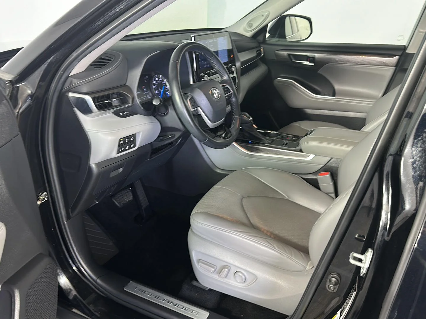 Used 2022 Midnight Black Metallic Toyota Limited image 20