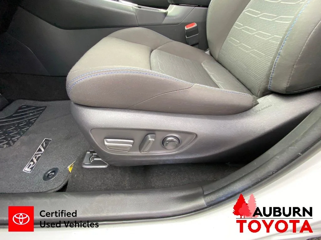 Used 2025 Ice Cap Toyota SE image 34