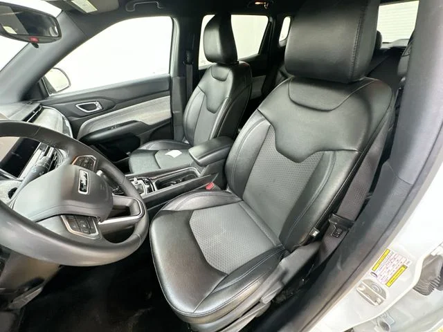 Used 2024 White Jeep Latitude image 14