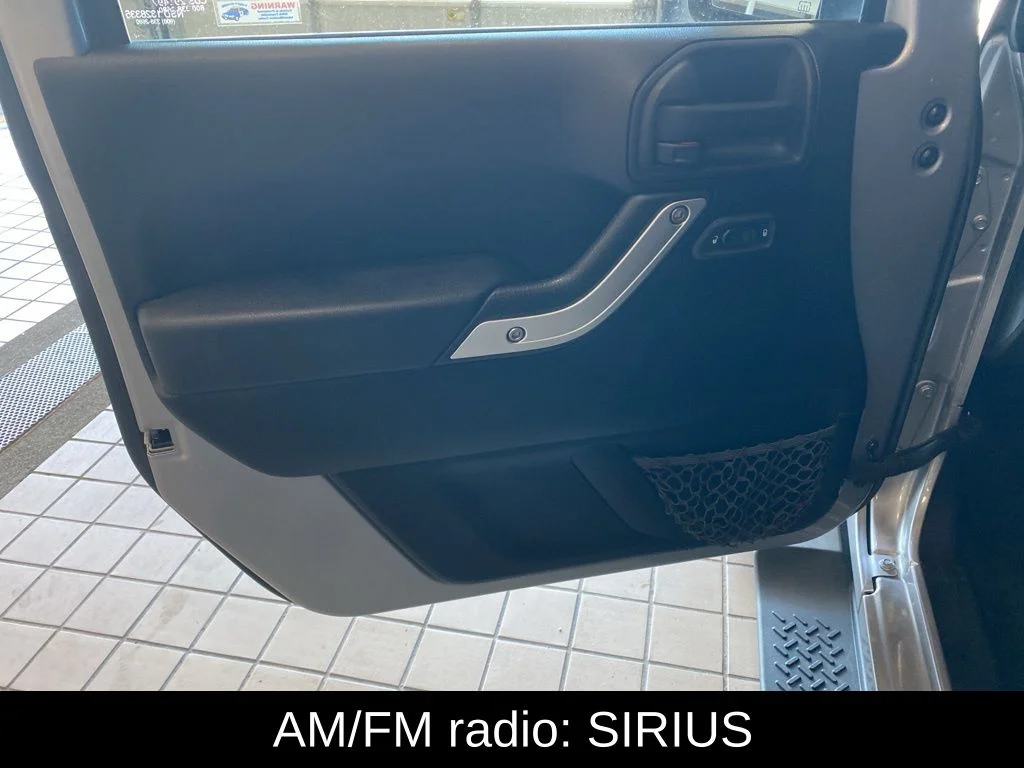 Used 2013 Silver Jeep Sahara image 9