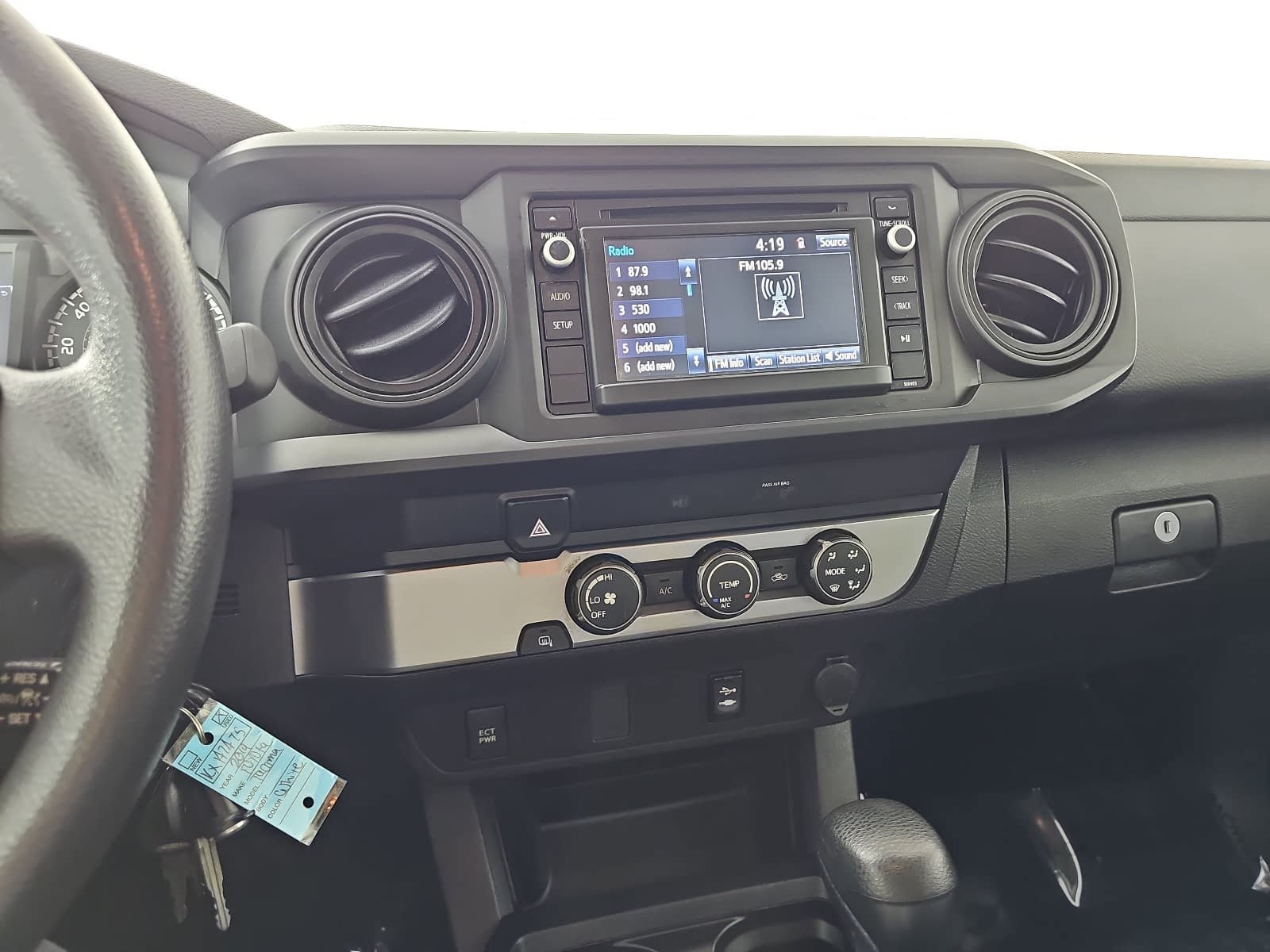 Used 2019 White Toyota SR image 17