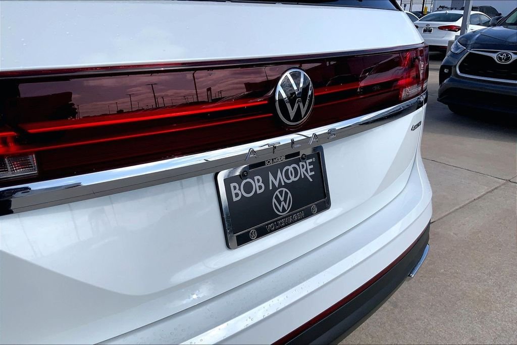 New 2026 Opal White Pearl Volkswagen 2.0T SE image 9