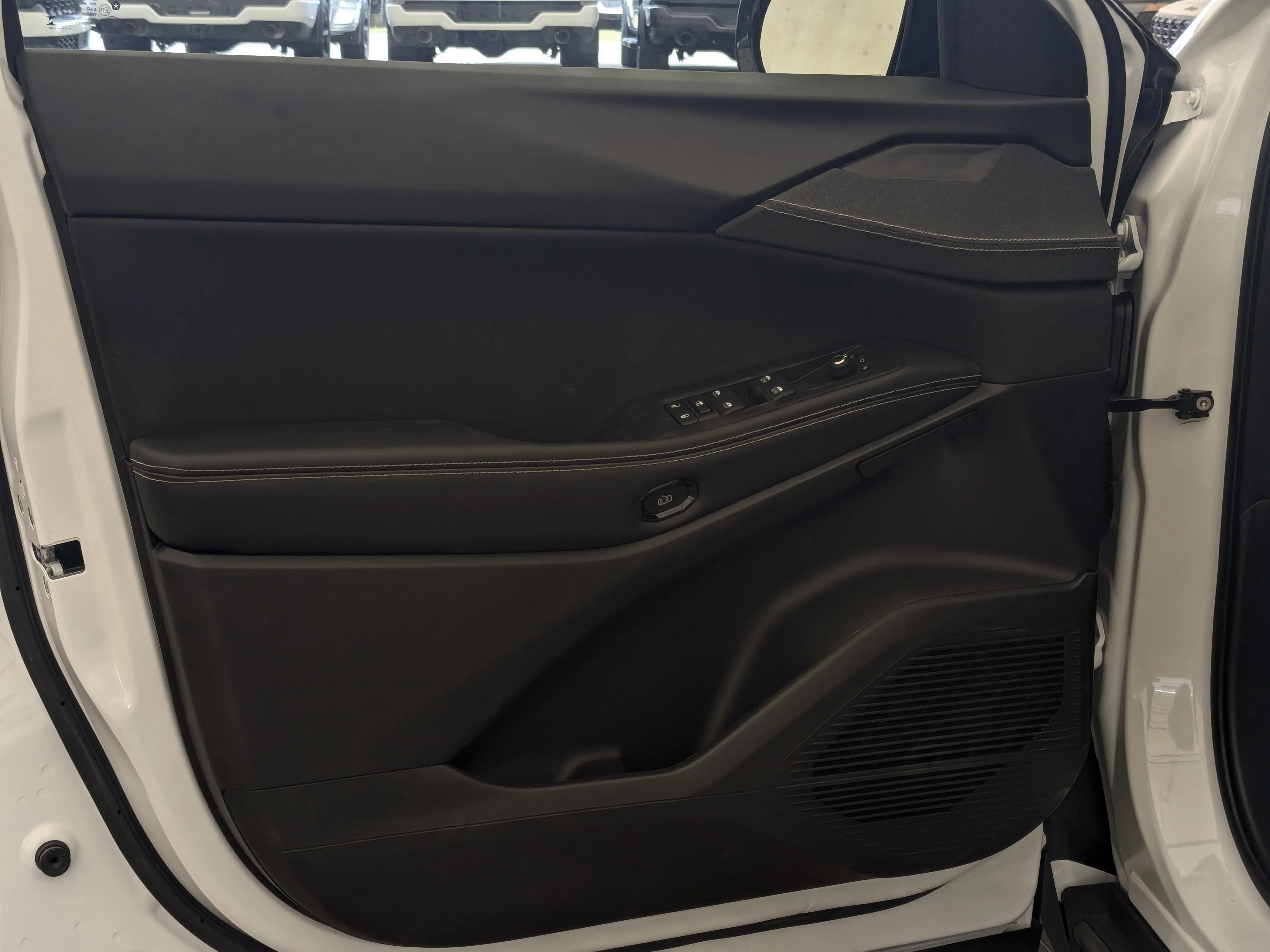 New 2026 White Jeep Laredo - - Pkg 23F  - Mopar Protect Pkg  - All-Weather Mats  - Compact Spare  & More image 11