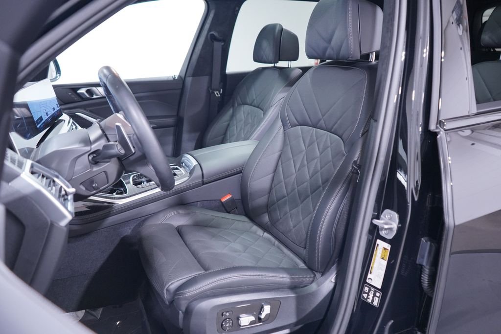 Used 2026 Black Sapphire Metallic BMW xDrive40i image 7