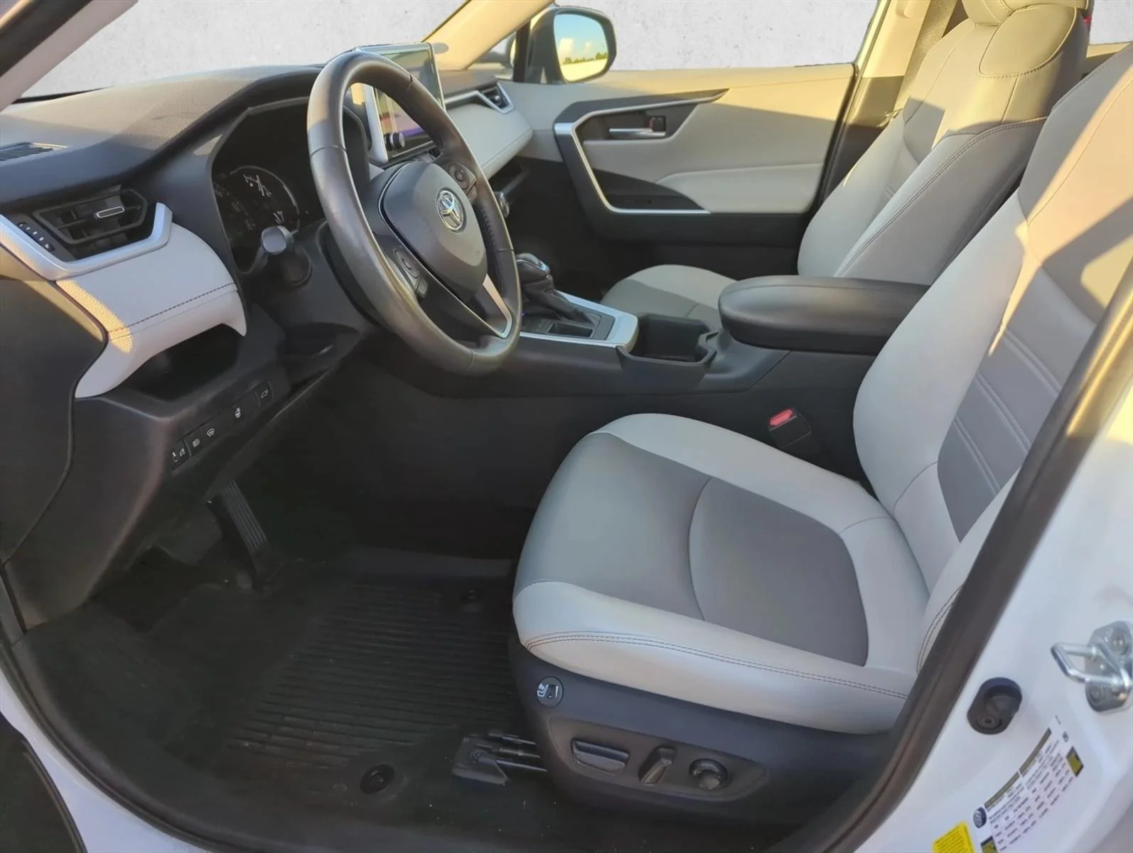 Used 2024 Wind Chill Pearl Toyota XLE Premium image 11