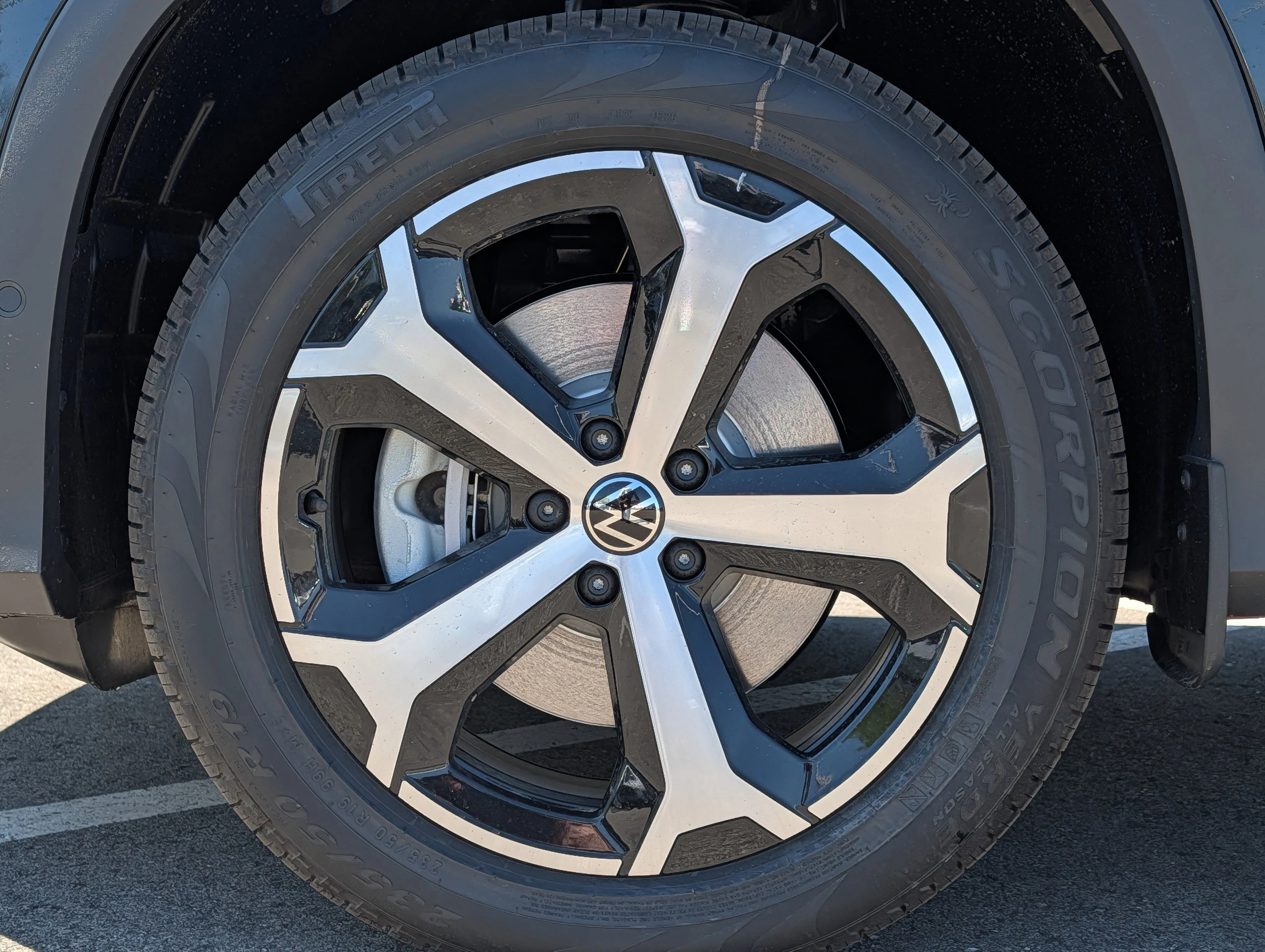New 2026 Deep Black Pearl Volkswagen SE image 4