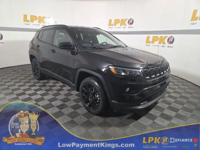 New 2026 Diamond Black Crystal Pearl-Coat Exterior Paint Jeep Latitude image 1
