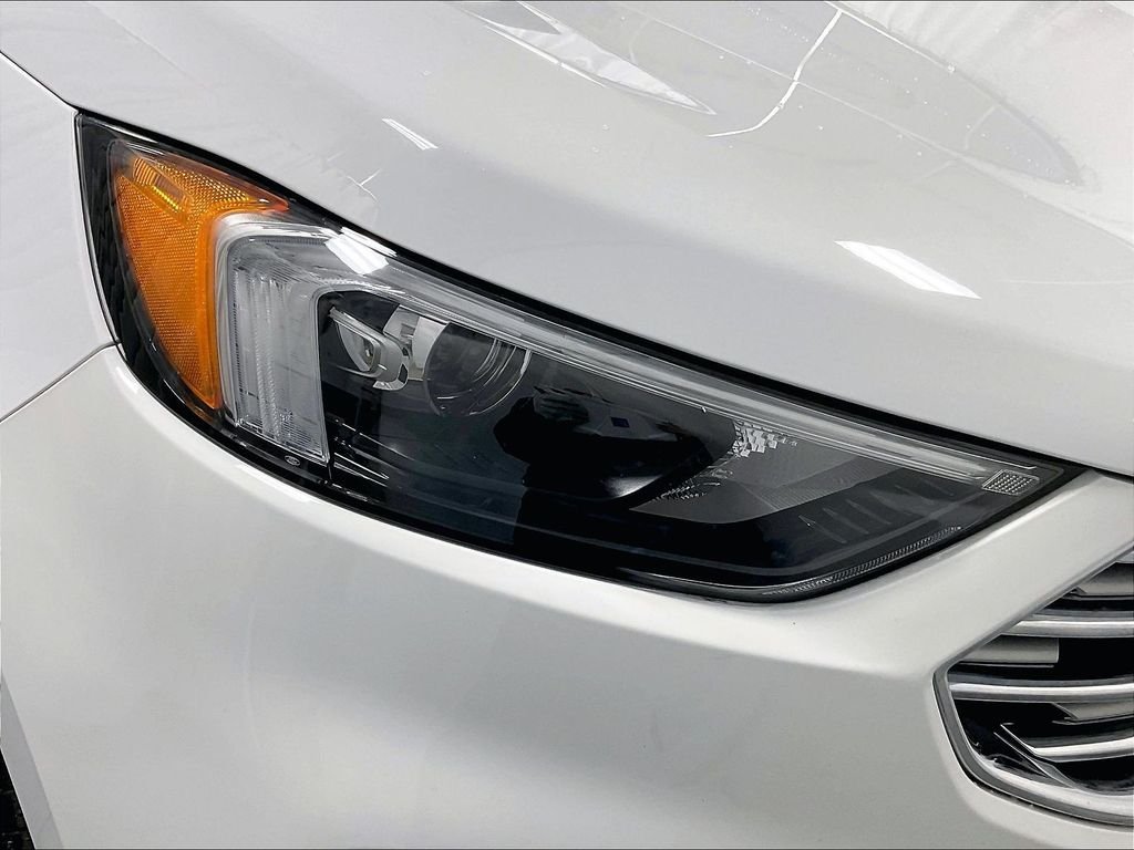 Used 2022 Oxford White Ford SEL image 32