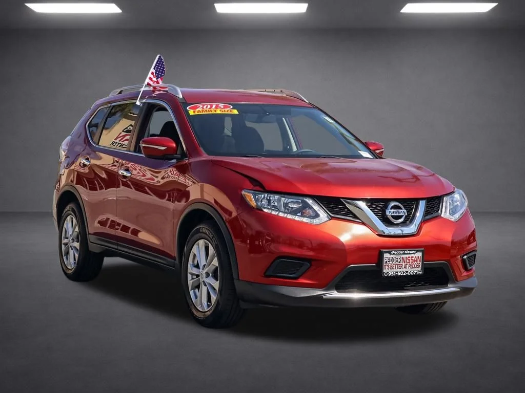 Used 2015 Red Nissan SV image 1