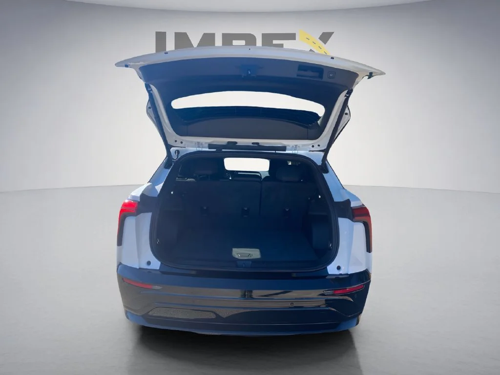 Used 2024 Summit White Chevrolet RS image 35