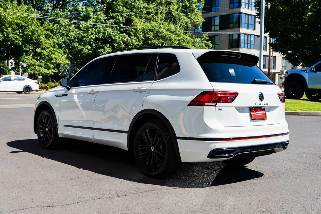 Used 2022 White Volkswagen 2.0T SE R-Line Black image 4