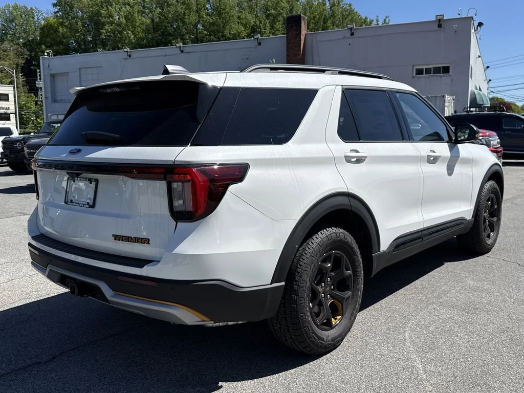 New 2026 White Ford Tremor image 4