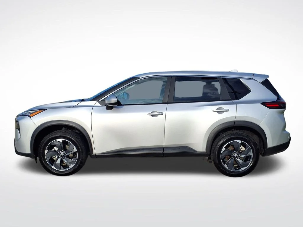 Used 2025 Silver Nissan SV image 5
