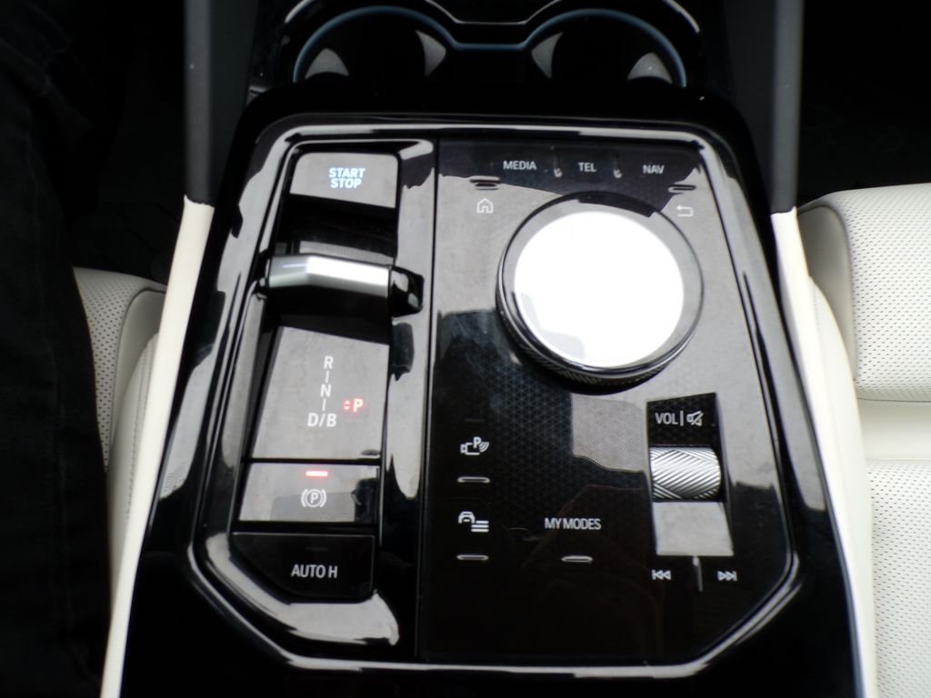 Certified Used 2025 Carbon Black Metallic BMW xDrive40 image 16