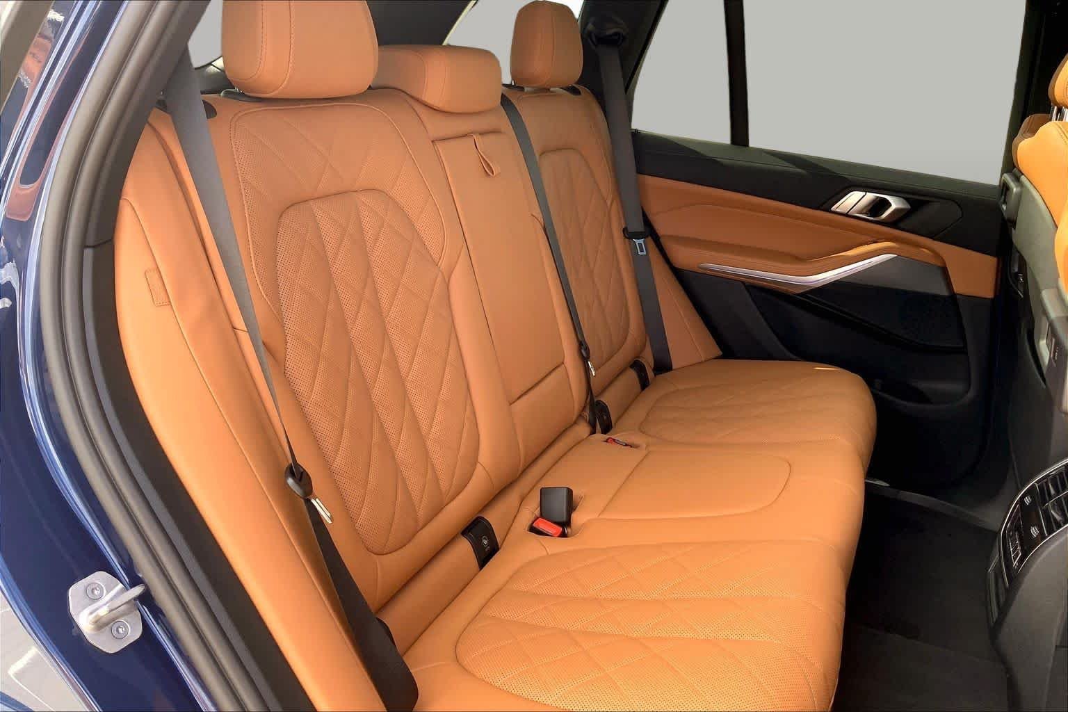 Used 2023 Phytonic Blue Metallic BMW xDrive40i image 19