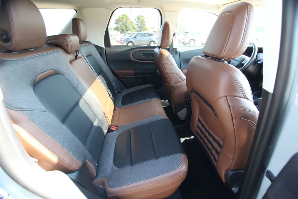 Used 2021  Ford Outer Banks image 9