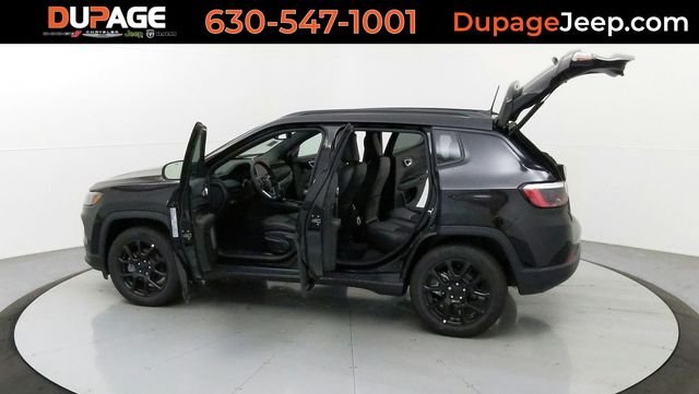 Used 2022 Black Jeep Latitude image 12