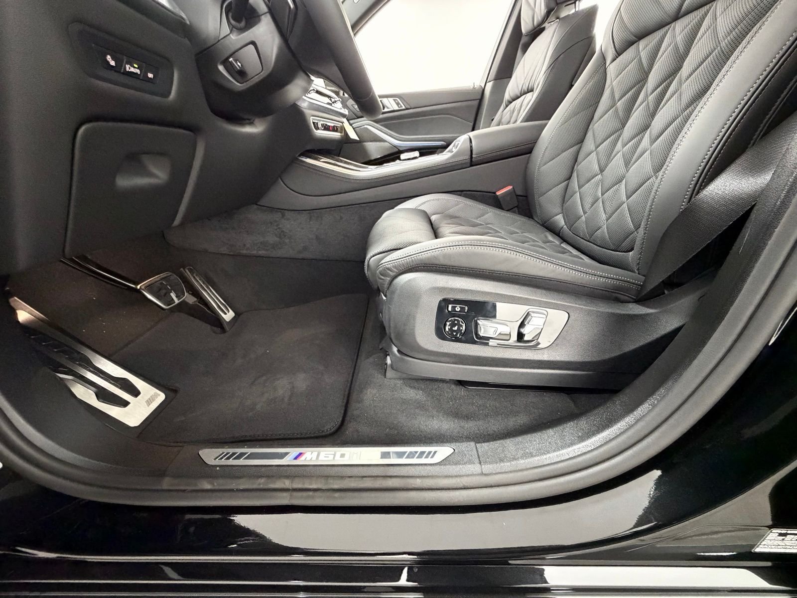New 2026 Black Sapphire Metallic BMW M60i image 52