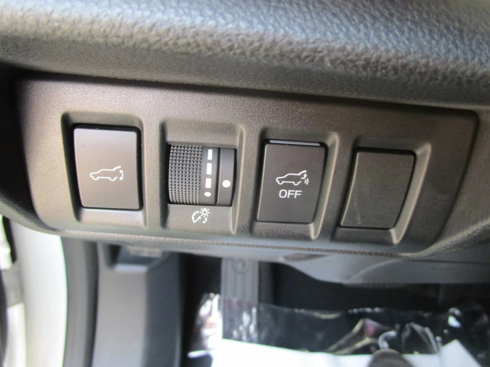 Used 2020 Crystal White Pearl Subaru Limited image 16