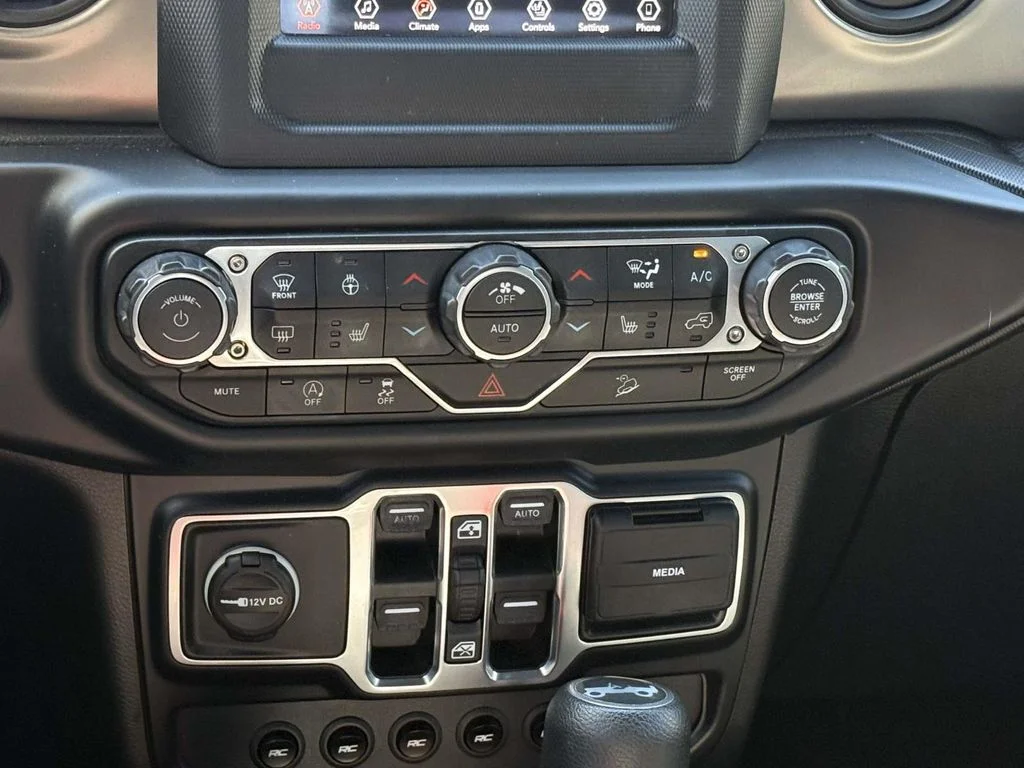 Used 2019 Green Jeep Unlimited Sport S image 21