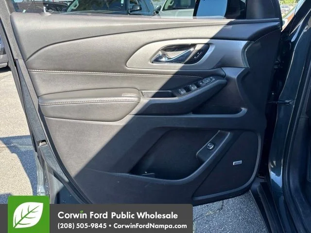 Used 2019 Gray Chevrolet RS image 13