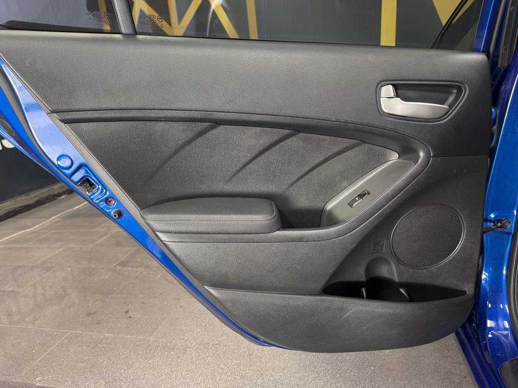 Used 2017 Deep Sea Blue Kia LX image 22