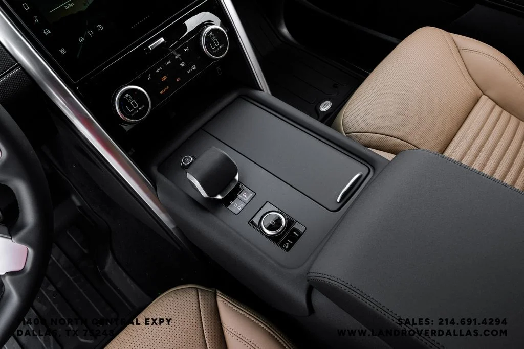 New 2026 Fuji White Land Rover Dynamic SE image 28