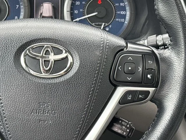 Used 2020 Gray Toyota XLE image 22
