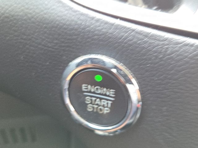 Used 2015 White Platinum Clearcoat Metallic Ford SEL image 18