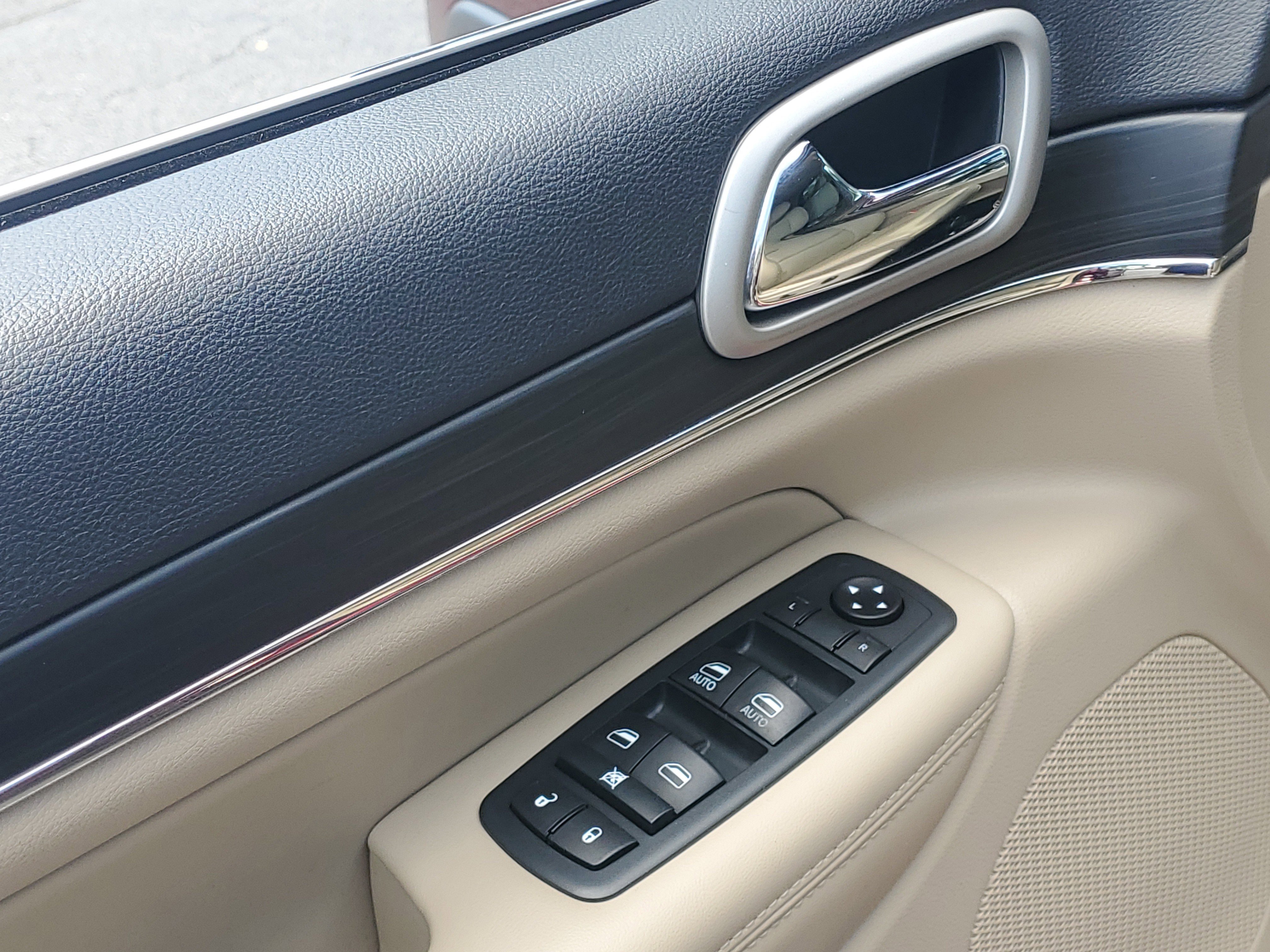 Used 2020 Velvet Red Pearlcoat Jeep Limited image 21