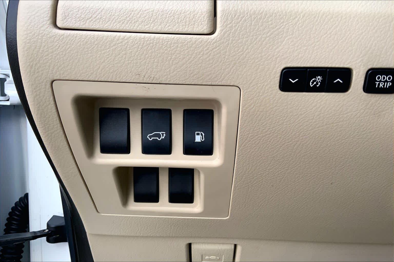 Used 2010 Starfire Pearl Lexus  image 31