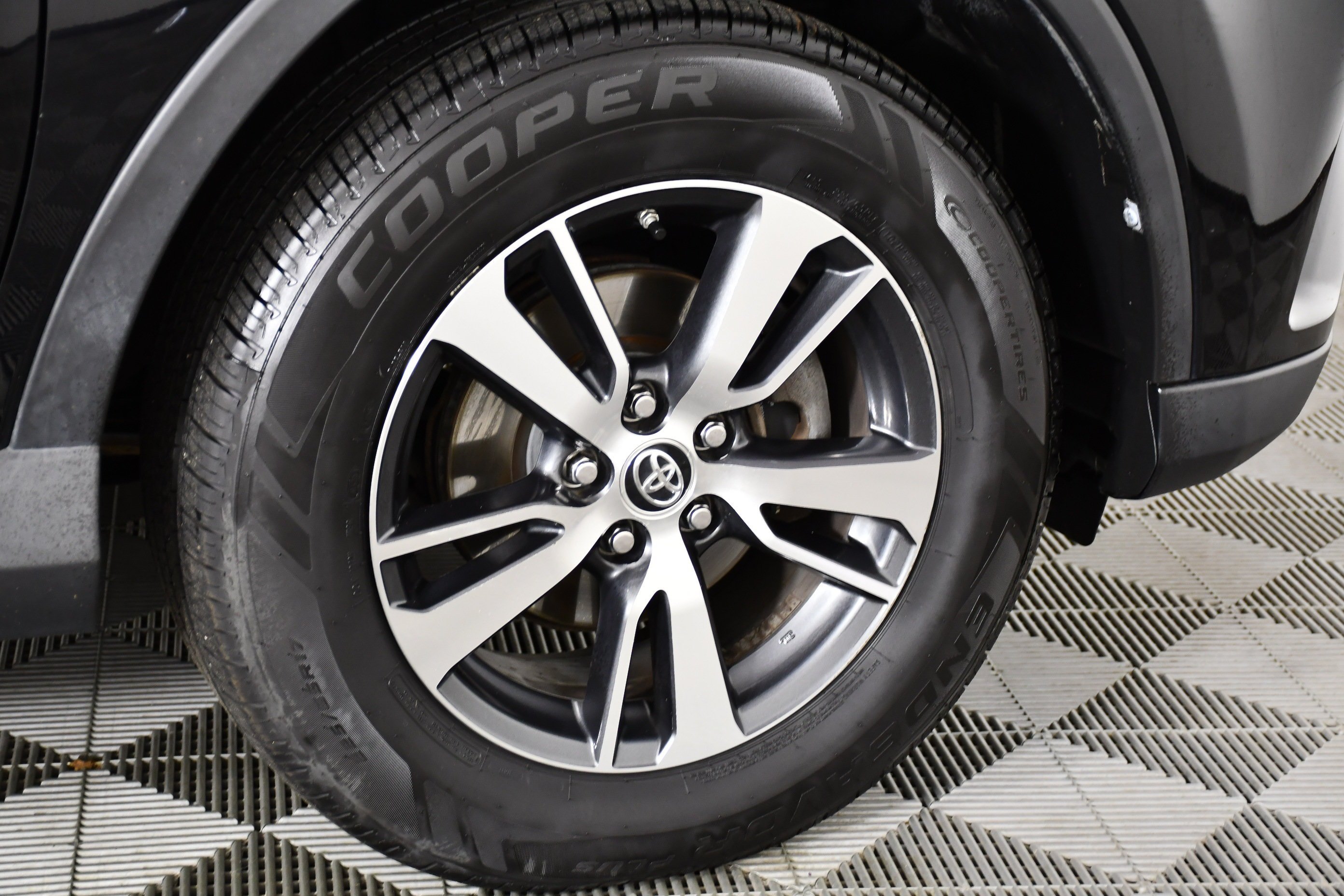 Used 2016 Black Toyota XLE image 53