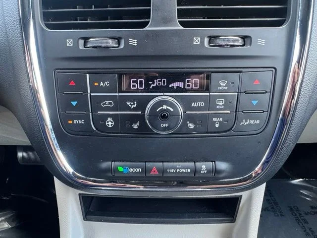 Used 2019 White Dodge SXT image 28