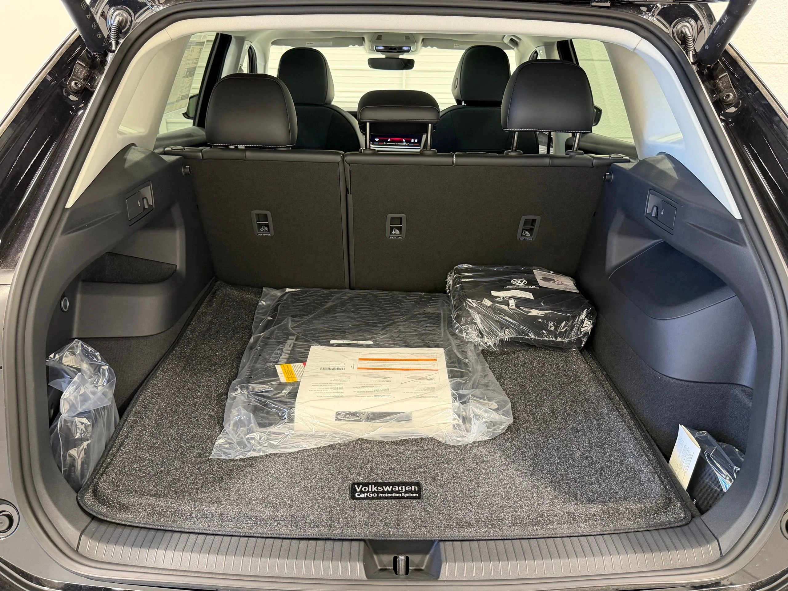 New 2026 Black Volkswagen 2.0T SE image 24